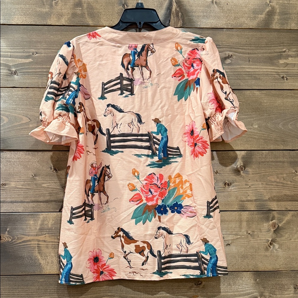Boutique Peach cowboy /country Print Women's Blouse - Picture 4 of 4